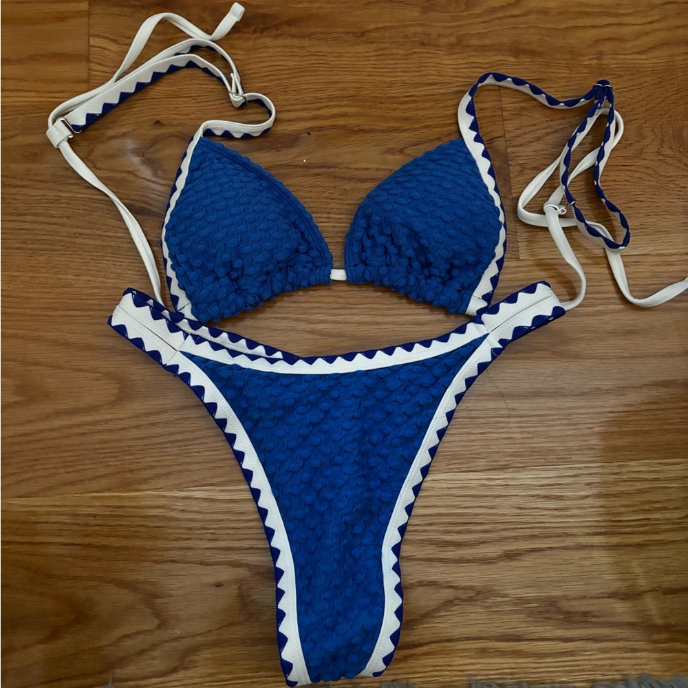 SHEIN Navy and Cream Textured Bikini